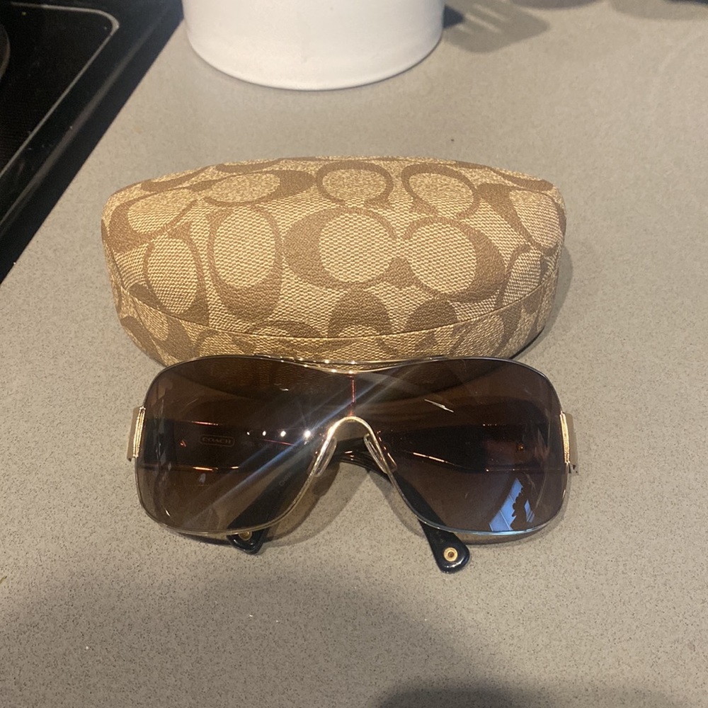 Coach Sunglasses with case - Picture 2 of 6